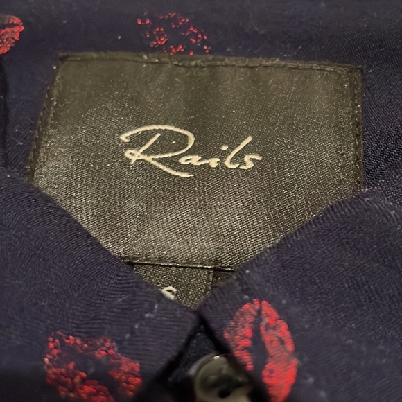 Rails women’s button down long sleeve shirt with lips design - Picture 3 of 7